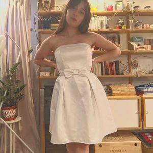 White satiny sleeveless cocktail dress